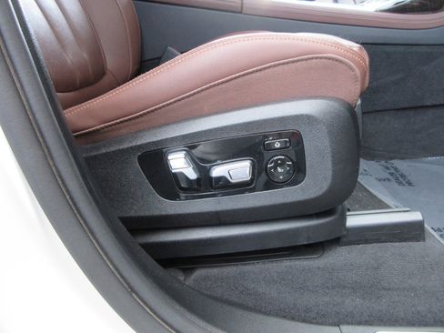 Used 2021 BMW X7 M50i image 31