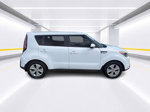 Used 2016 Kia Soul FWD image 3