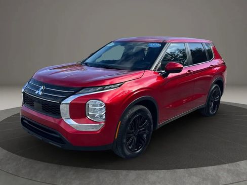 Used 2022 Mitsubishi Outlander ES image 3