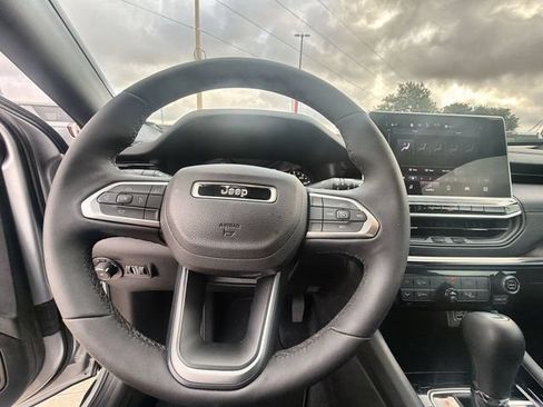 Used 2026 Jeep Compass Latitude AWD/4WD image 11