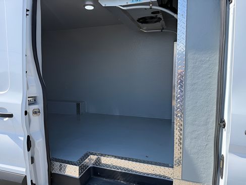 New 2025 Ford Transit 150 148 Medium Roof RWD image 8