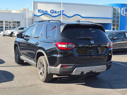 Used 2023 Honda Pilot TrailSport image 8