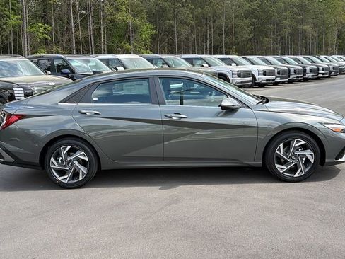 New 2026 Hyundai Elantra Limited FWD image 5