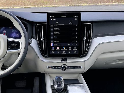 New 2026 Volvo XC60 B5 Ultra w/ Protection Package Premier image 9