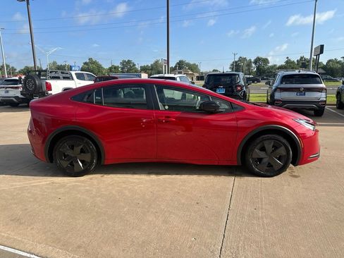 Used 2026 Toyota Prius LE FWD image 4