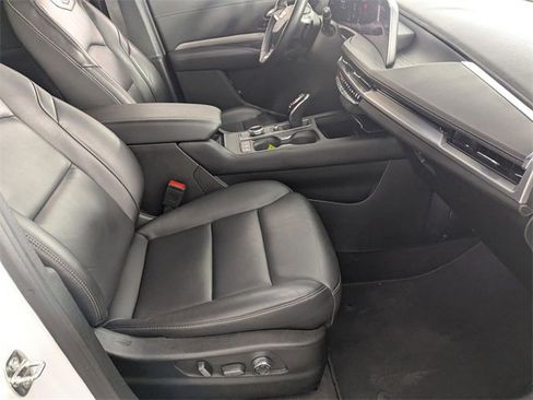 Used 2024 Cadillac XT4 Premium Luxury image 34