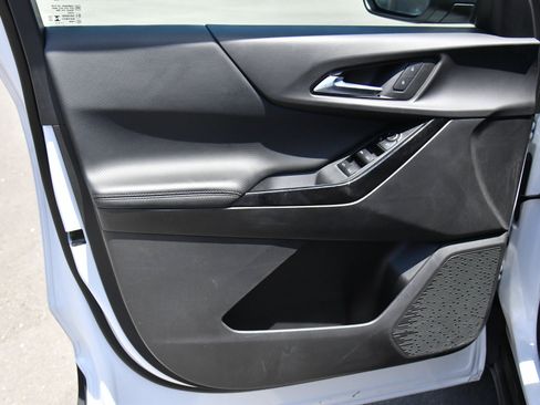 Used 2025 Chevrolet Equinox LT FWD image 13