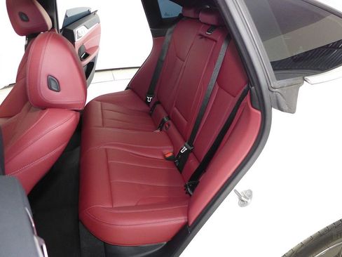 Used 2023 BMW i4 eDrive40 image 21