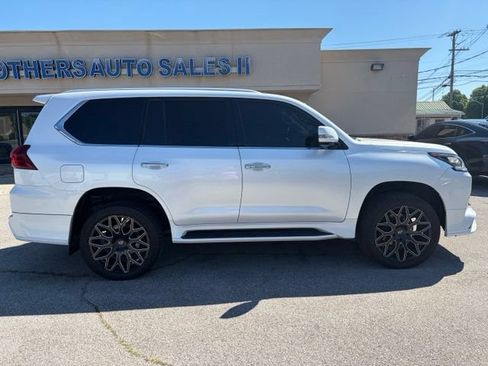 Used 2019 Lexus LX 570 4WD w/ Luxury Package image 10