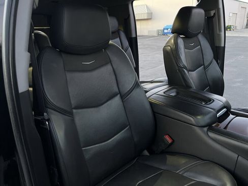 Used 2020 Cadillac Escalade ESV Luxury image 41