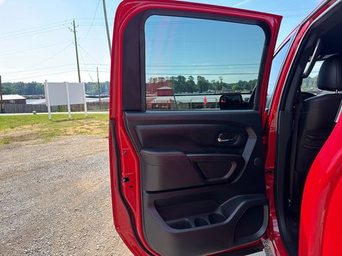 Used 2020 Nissan Titan PRO-4X w/ Pro-4x Convenience Package AWD/4WD image 12