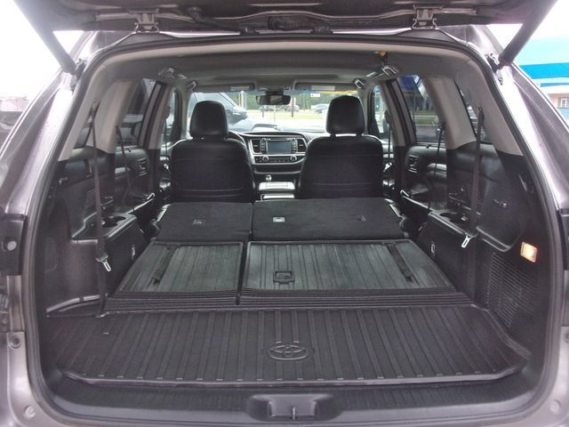 Used 2019 Toyota Highlander XLE AWD/4WD image 31
