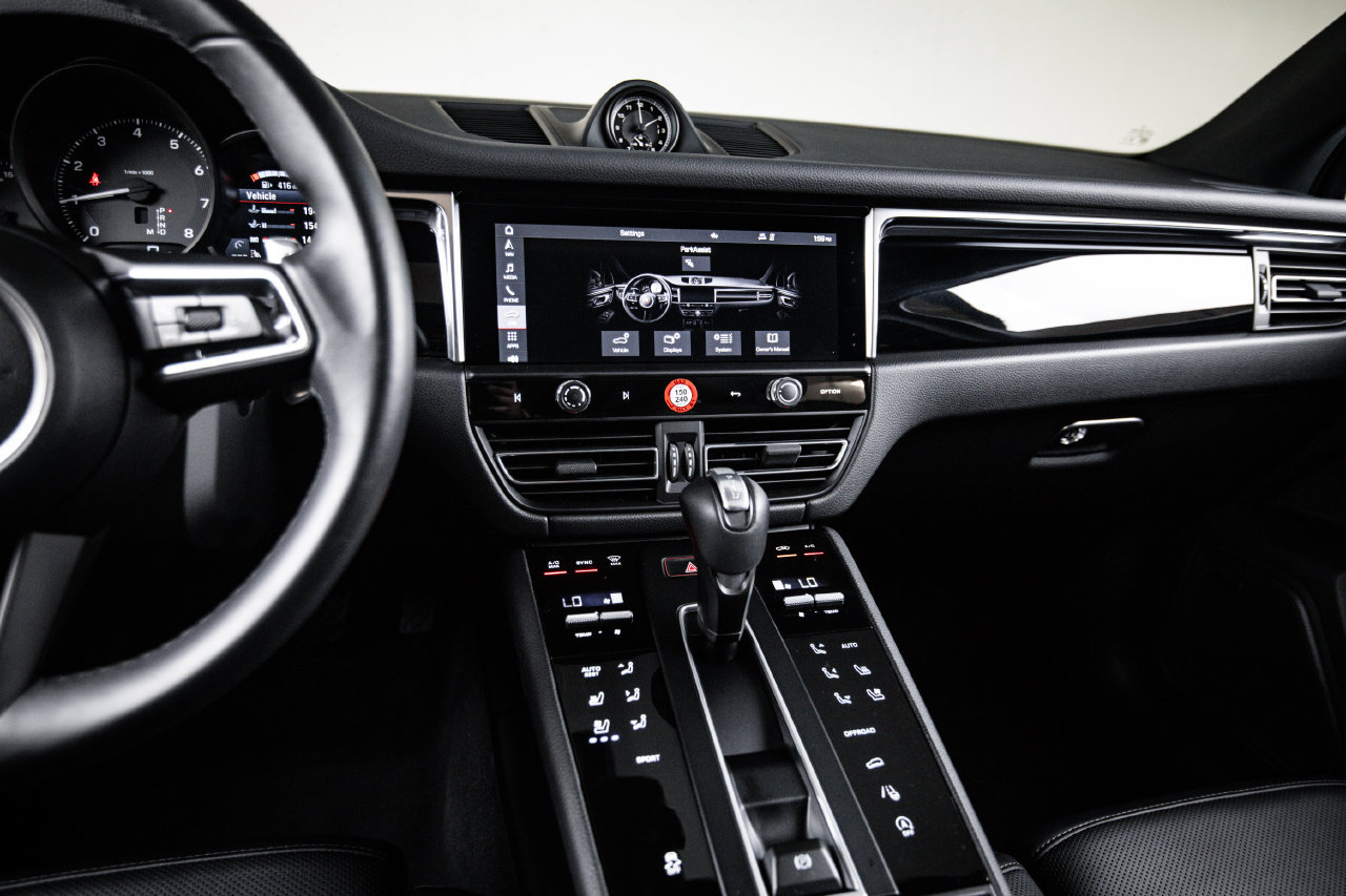 Certified 2026 Porsche Macan AWD/4WD image 19