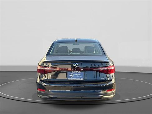 Certified 2025 Volkswagen Jetta SE w/ Sunroof Package image 4