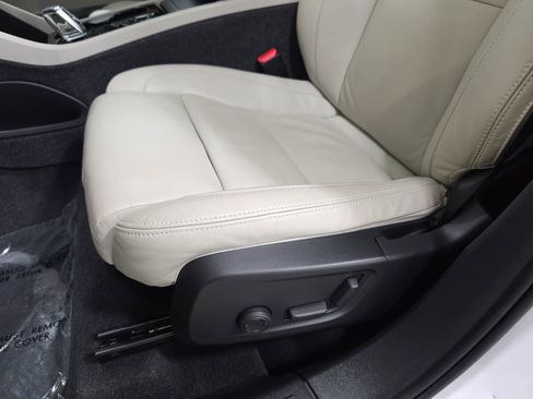 Used 2023 Volvo XC40 B5 Plus AWD/4WD image 29