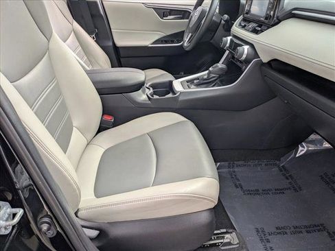 Used 2020 Toyota RAV4 XLE Premium image 19