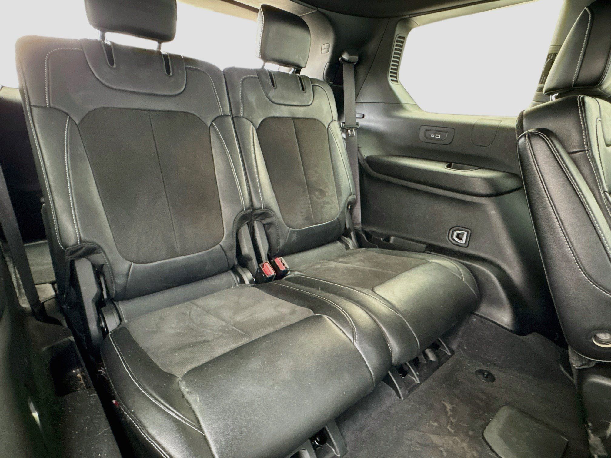 Used 2023 Jeep Grand Cherokee L Laredo RWD image 19