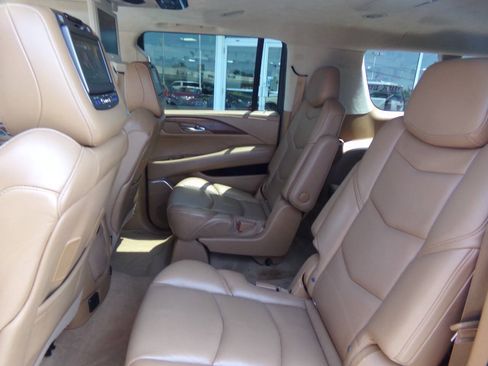 Used 2016 Cadillac Escalade ESV Platinum AWD/4WD image 12