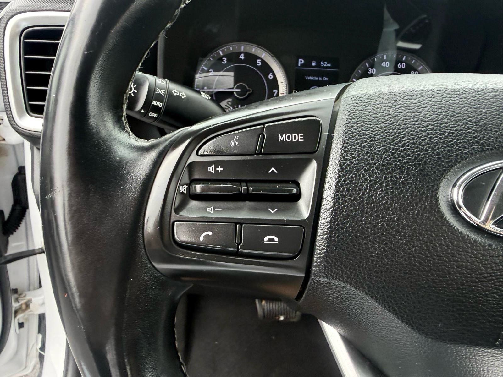 Used 2021 Hyundai Venue FWD image 26