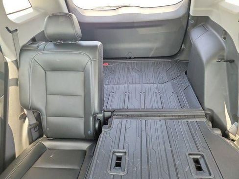 Used 2023 GMC Terrain SLT w/ Tech Package FWD image 12