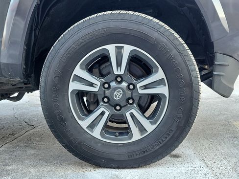 Used 2019 Toyota Tacoma TRD Sport w/ Technology Package image 5