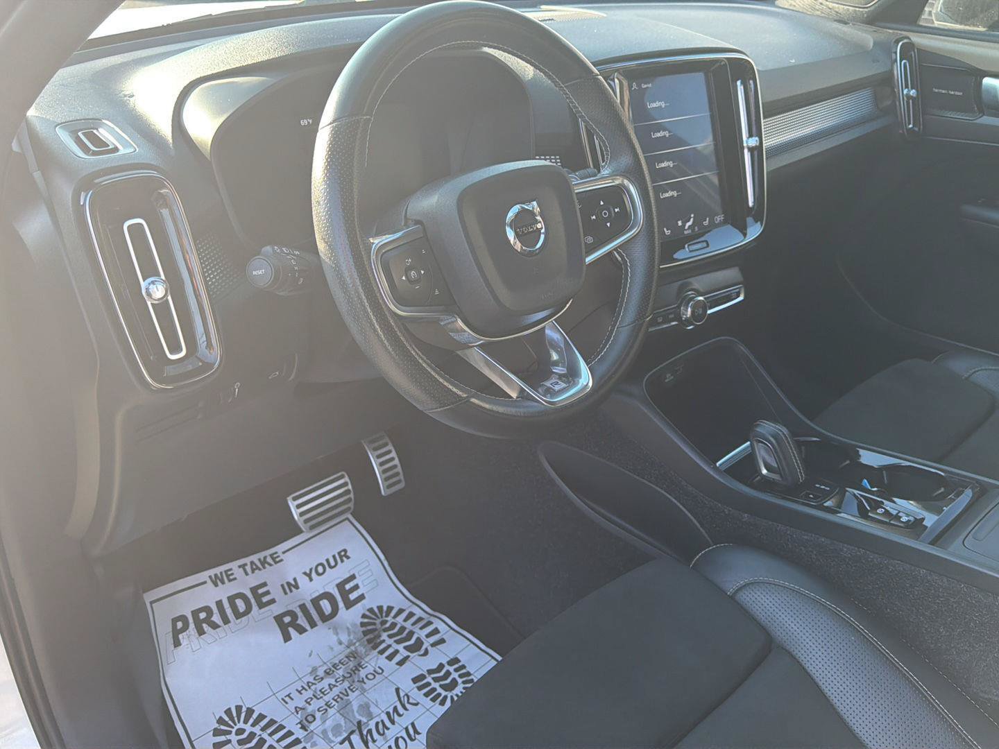 Used 2019 Volvo XC40 T4 R-Design FWD image 5