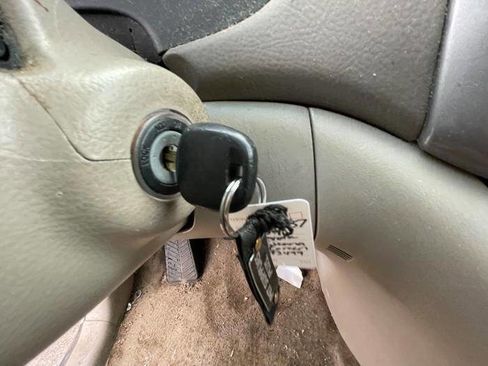 Used 2009 Toyota Sienna CE image 40