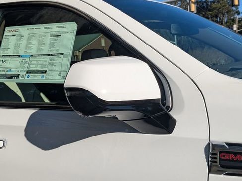 New 2026 GMC Yukon XL Denali w/ LPO, Floor Liner Package image 13