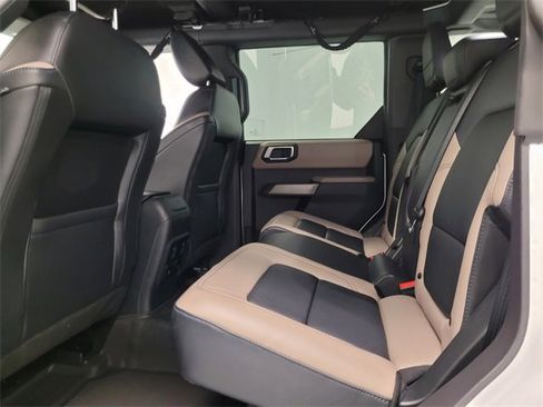 Used 2023 Ford Bronco Wildtrak image 11