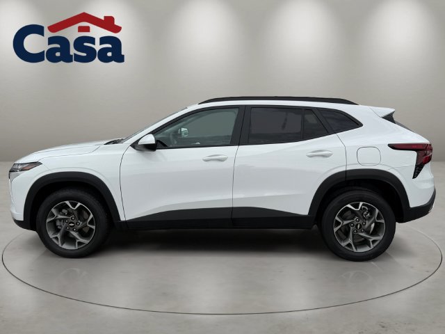 Used 2025 Chevrolet Trax LT FWD image 3