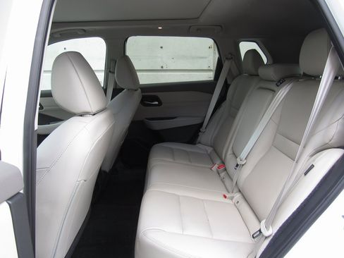 Used 2023 Nissan Rogue SL image 15