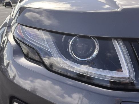 Used 2019 Land Rover Range Rover Evoque SE Premium image 31