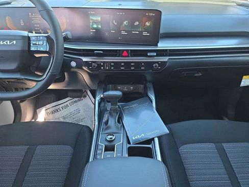 New 2026 Kia Sorento LX FWD image 16