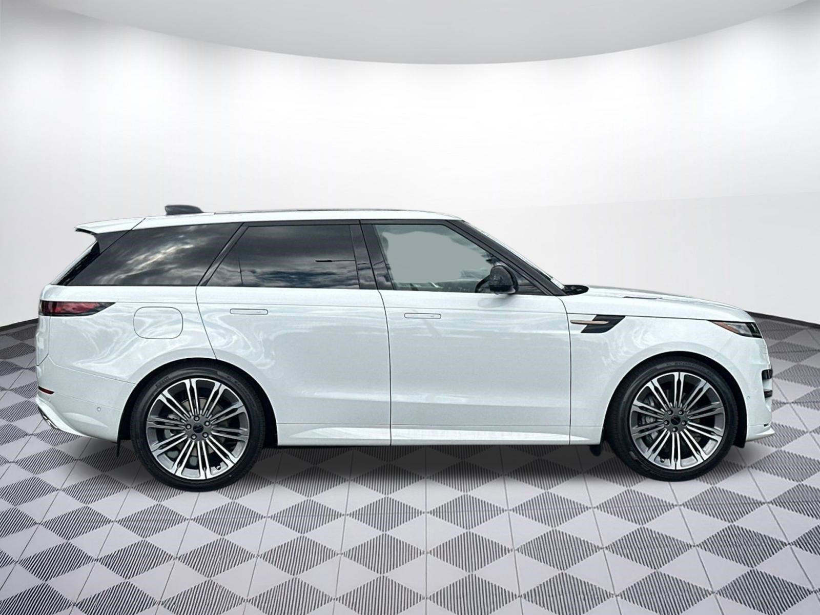 New 2026 Land Rover Range Rover Sport Dynamic SE AWD/4WD image 8
