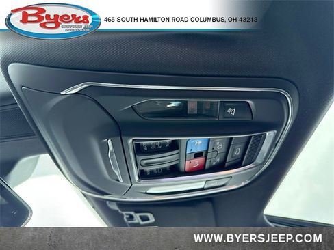 New 2025 Jeep Grand Cherokee Altitude image 28