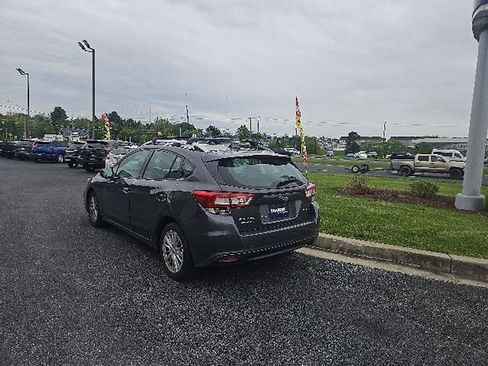 Used 2018 Subaru Impreza 2.0i Premium w/ Popular Package #2 AWD/4WD image 2