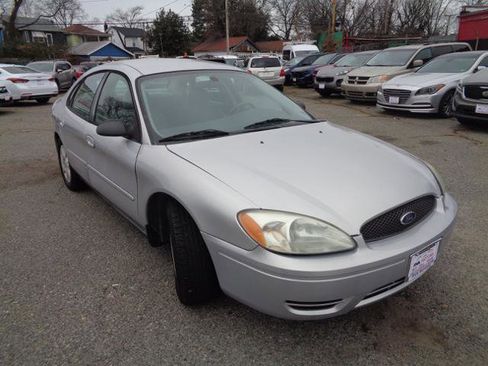 Used 2004 Ford Taurus LX image 16