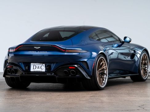 Used 2025 Aston Martin V8 Vantage Coupe RWD image 8