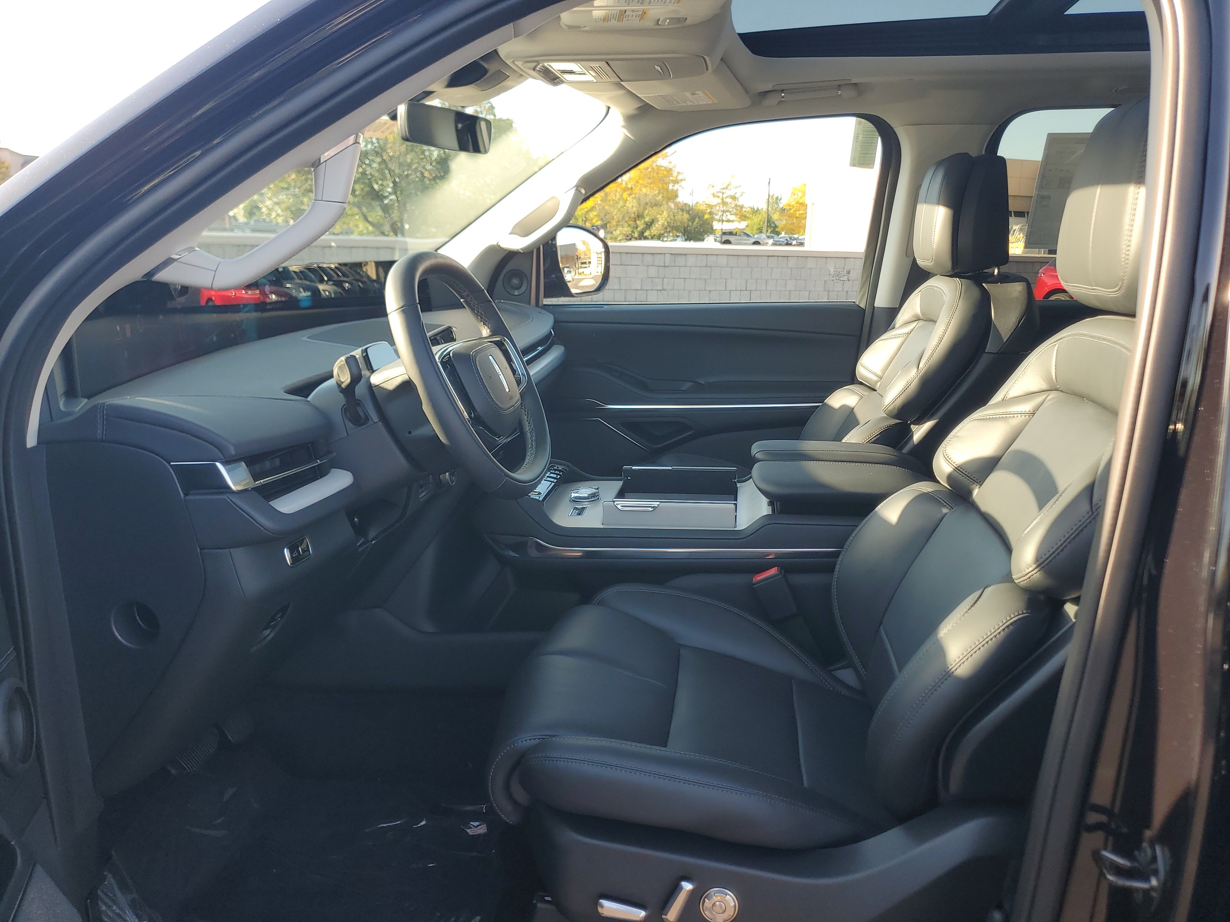 New 2027 Lincoln Navigator Reserve AWD/4WD image 12