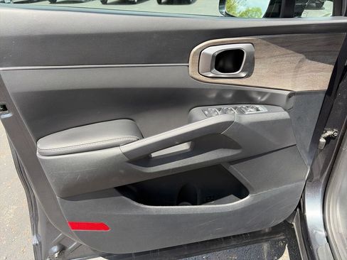 Used 2023 Kia Sorento S w/ Panoramic Sunroof Package AWD/4WD image 16
