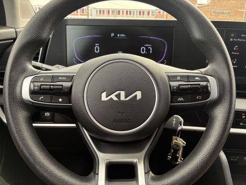 Used 2025 Kia Sportage LX FWD image 23