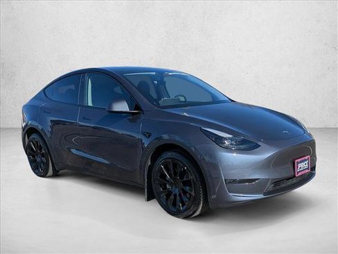 Used 2023 Tesla Model Y Long Range image 3