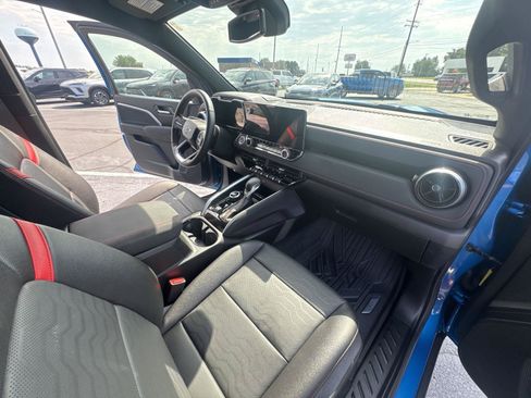 Used 2023 Chevrolet Colorado Z71 w/ Z71 Convenience Package 2 AWD/4WD image 18