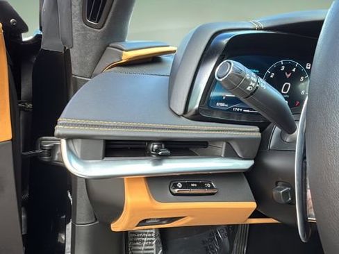 Used 2023 Chevrolet Corvette Stingray w/ Z51 Performance Package image 19