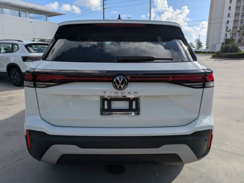 Used 2025 Volkswagen Tiguan S FWD image 5