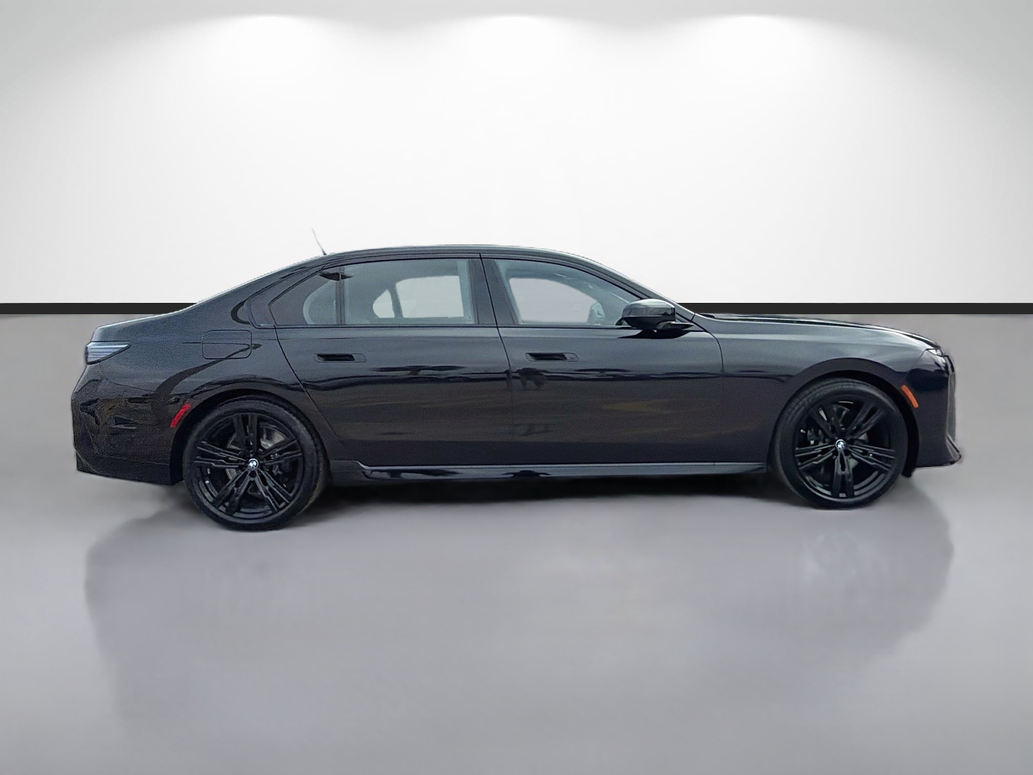 New 2027 BMW 740i w/ M Sport Professional Package RWD image 2