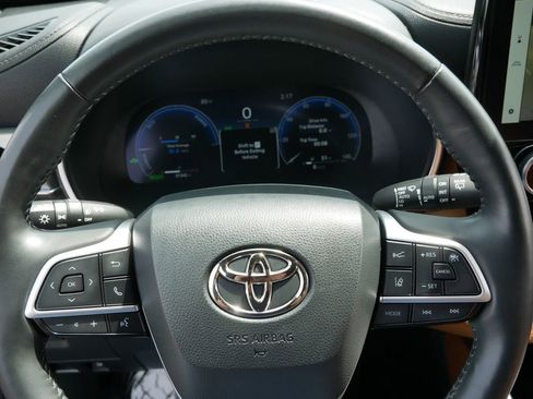 Used 2023 Toyota Highlander Platinum AWD/4WD image 26
