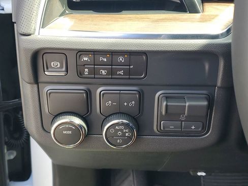 New 2026 Chevrolet Suburban High Country w/ Sun And Tow Package RWD image 30