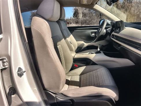 Used 2025 Honda HR-V LX image 12