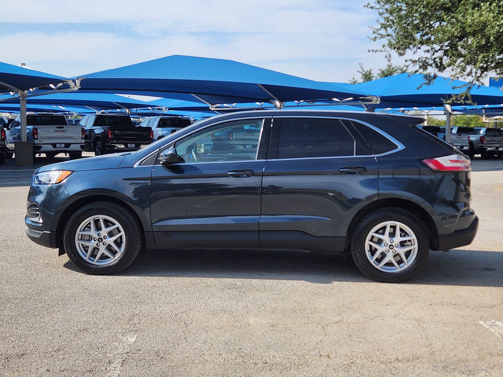 Used 2024 Ford Edge SEL w/ Convenience Package AWD/4WD image 3